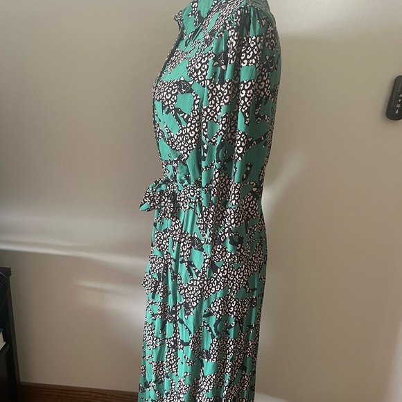 Green Patterned Women's Dress - Picture 3 of 10